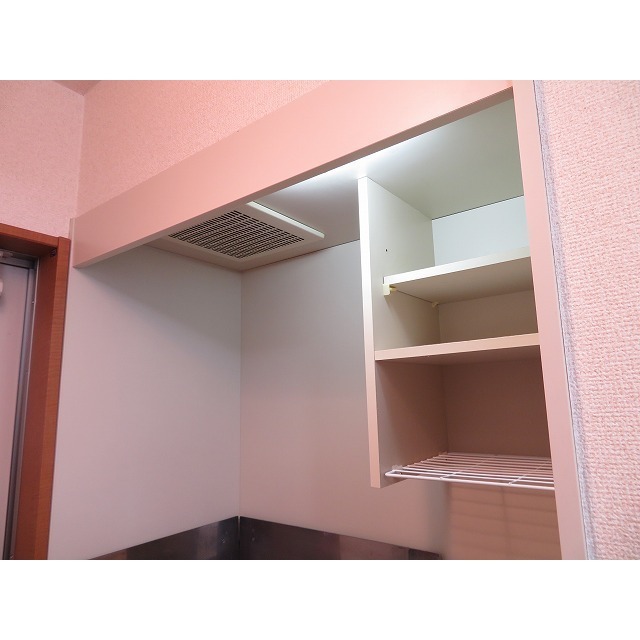 ライフピア松ノ木Ｂ棟 上部収納棚