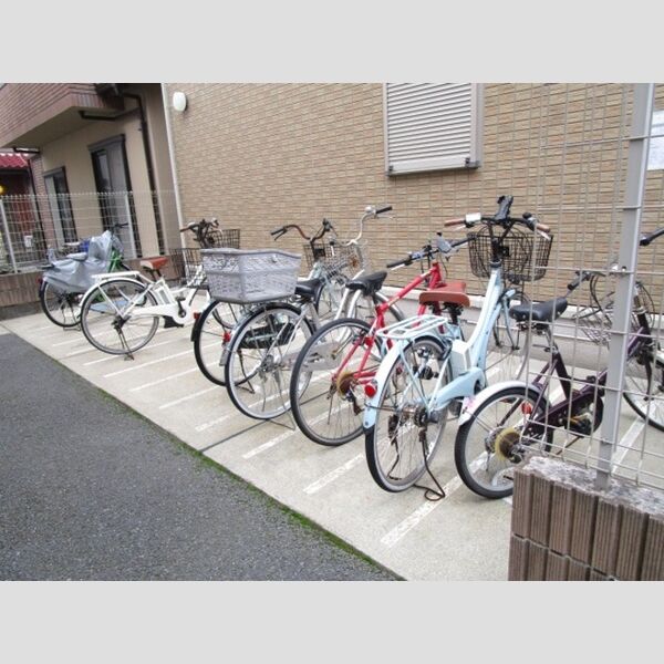 ホーリー稲荷木　A 駐輪場