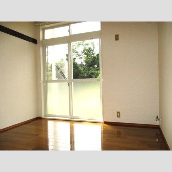 Tレジデンス　C101号室 洋室