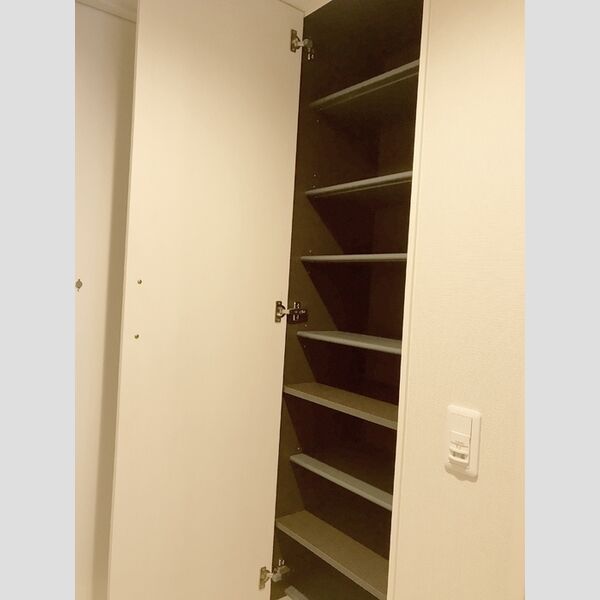 IS(イズ)302号室 シューズボックス