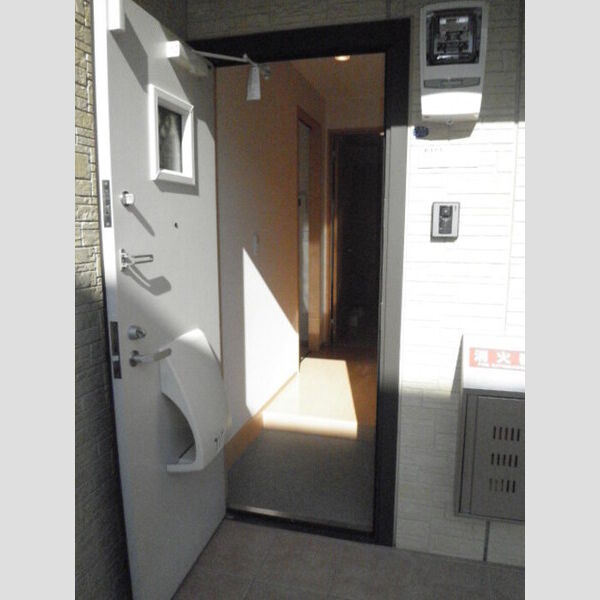 ペルーシェ　B棟 玄関