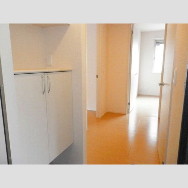 ルーエ　A 玄関