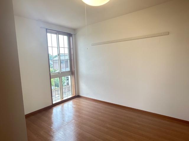 プラム　ツリィ205号室 リビング横洋室