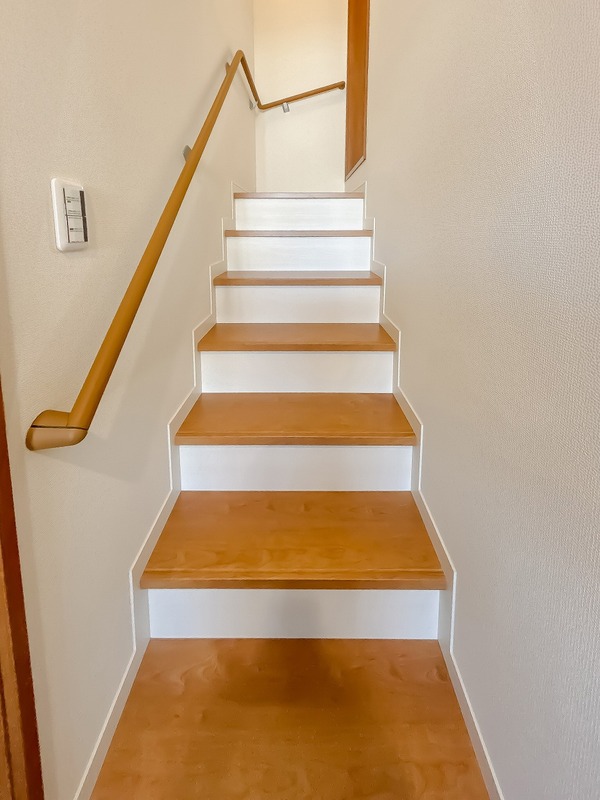 アイビスコートⅡ2階 階段