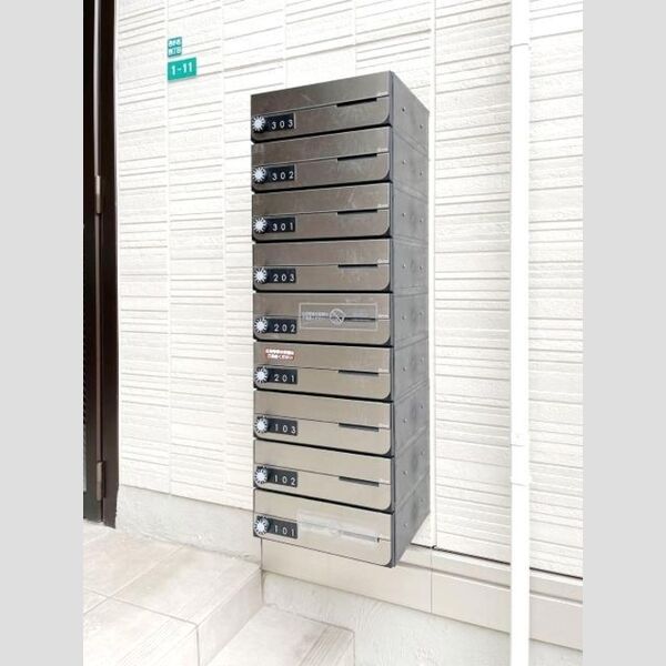 ラ　カーサ　フェリシダ303号室 集合ポスト