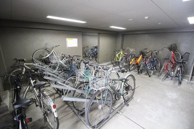 ルーブル中野沼袋弐番館8階 駐輪場