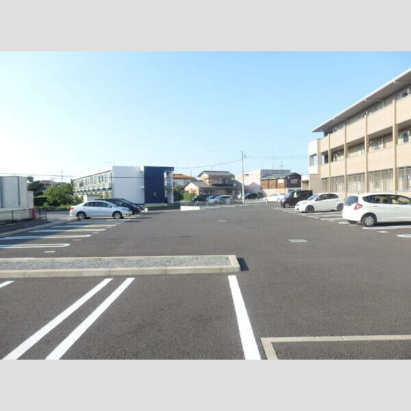 クレインヒルズ 駐車場