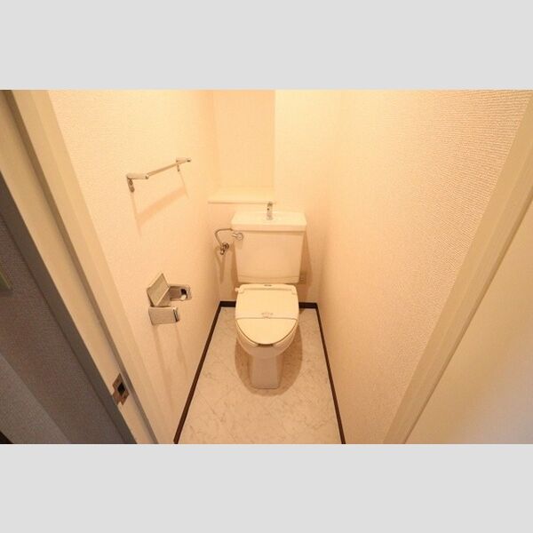 メゾン・リヴィエール301号室 トイレ