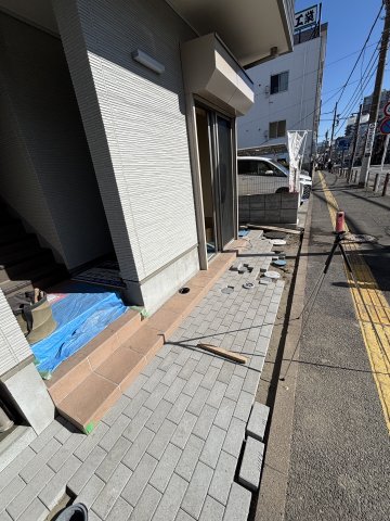 Ｓｏｌｅｉｌ　ＹＳ202号室 エントランス部分　タイル施工中！