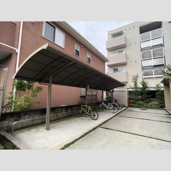 アルバトロス 駐輪場