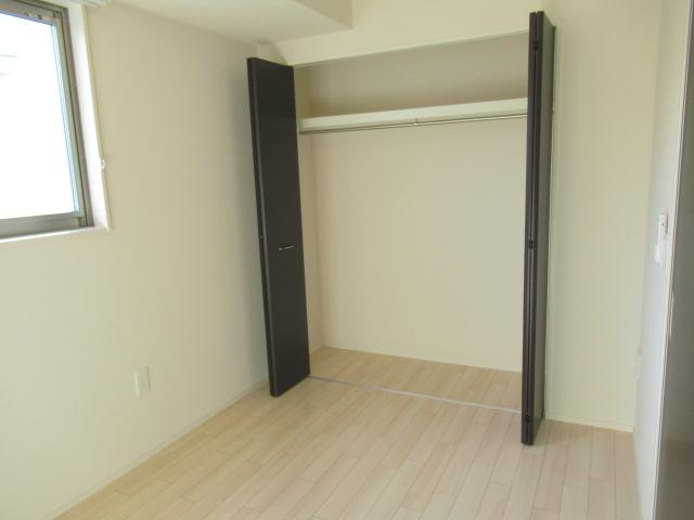 イーストガーデン 洋室収納