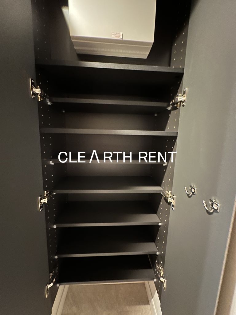 コンシェリア東京 ＜ＨＩＧＡＳＨＩＪＵＪＯ ＲＥＳＩＤＥＮＣＥ6階 トール型のシューズボックス