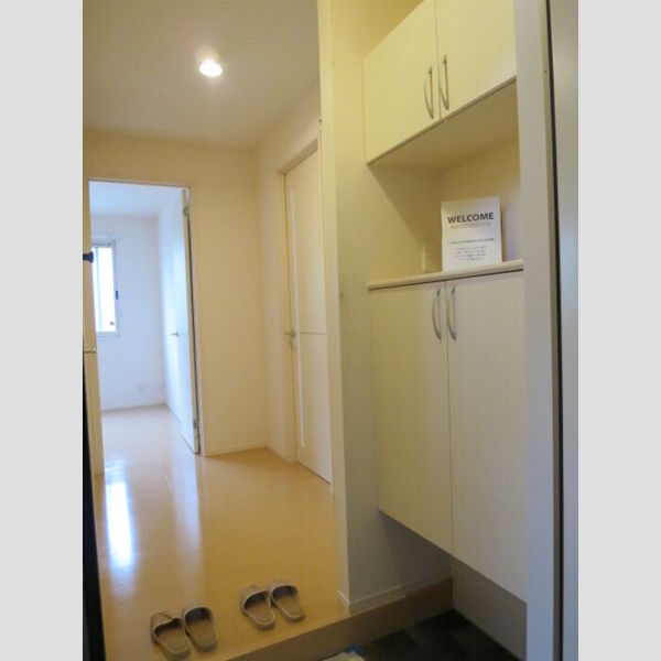 ルーエ　B 玄関