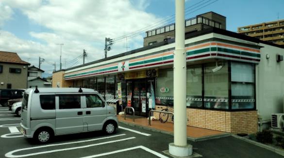 自然感じる広々デザイナーズリノベ戸建 【コンビニエンスストア】セブンイレブン厚木関口店まで453ｍ