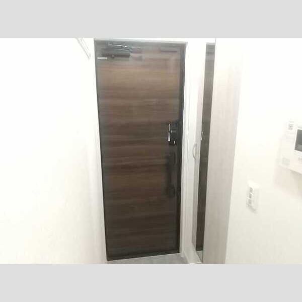 アニバーサリー205号室 玄関