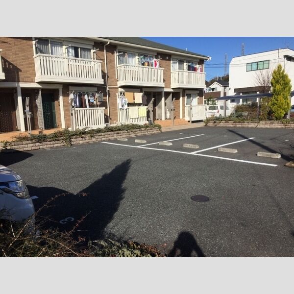 リバレイン201号室 駐車場