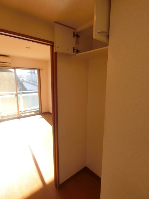 メゾンドムートン3階 （同建物3Ｆ角部屋の写真です）