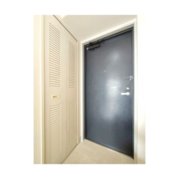 サークビルズ703号室 玄関