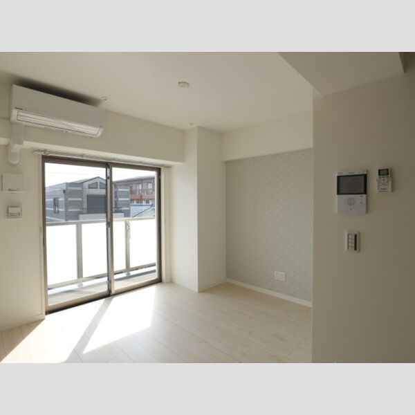 AZALEA 洋室(窓側への眺め)