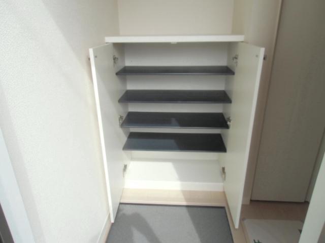 Ｒｏｏｍｓ武蔵浦和1階 収納