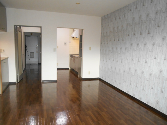 鵜野森グリーンヒルズA403号室 リビング