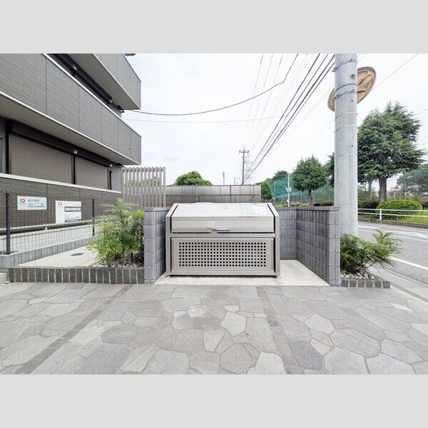 アリュール303号室 ゴミ置き場