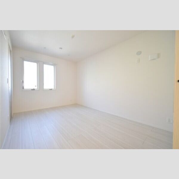 ロイヤルヒルズ103号室 居室