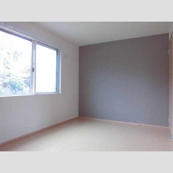 フォレスト ♪洋室にはアクセントクロスをはっています♪