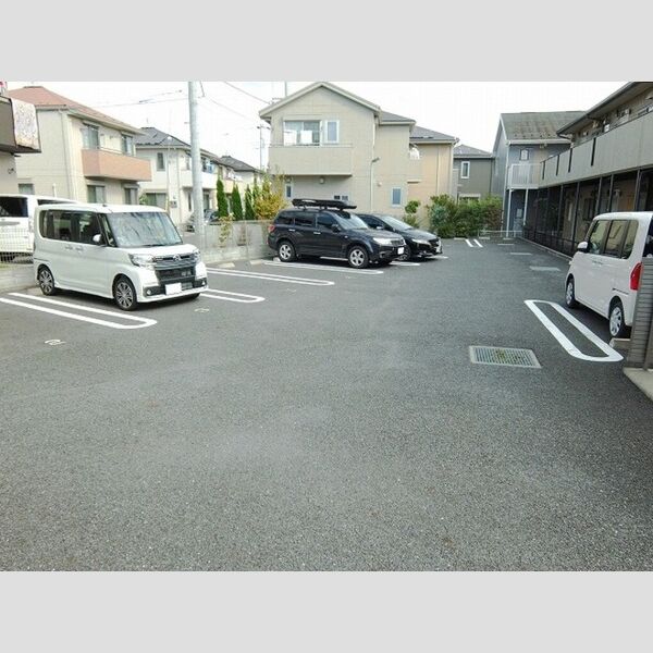 ヒルメゾン イースト 駐車場