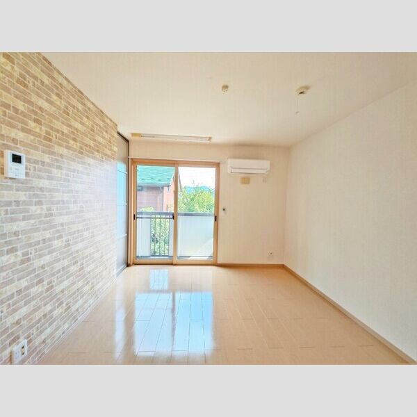 プラムハウス LDK12.5帖(別角度)