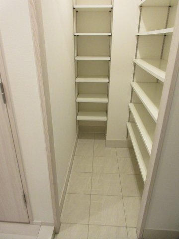 びゅうリエット横浜東神奈川1008号室 シューズクローク　※現況優先