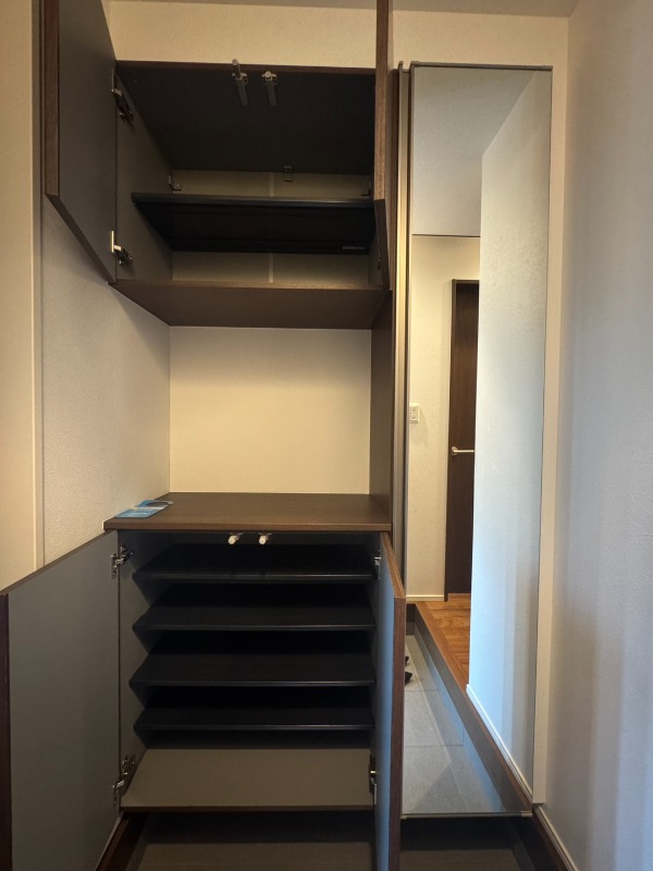 千駄ヶ谷5丁目戸建て 玄関