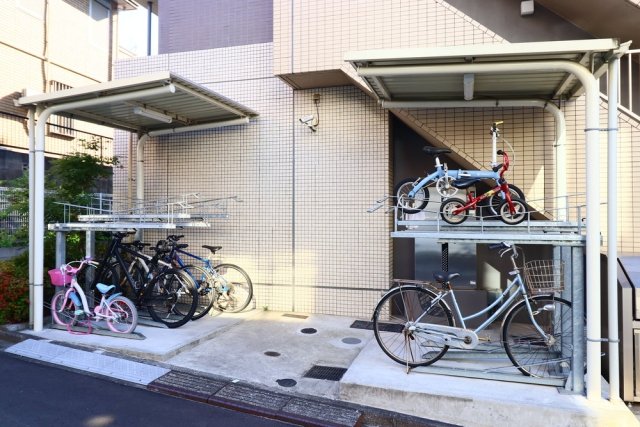 ＡＬＩＶＩＯ西落合3階 駐輪場