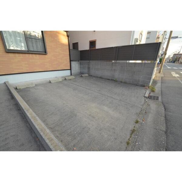 メゾン・ド・K 駐車場