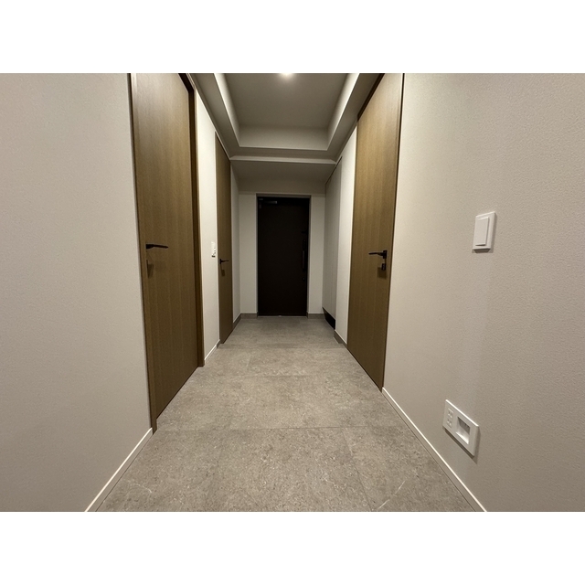 ザ・パークハウス千代田六番町805号室 玄関廊下　2025年9月撮影