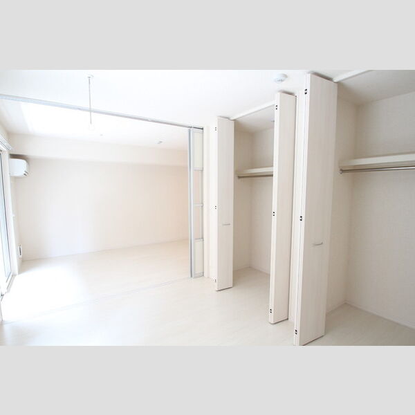 クレール扇306号室 洋室には室内物干しが付いています!