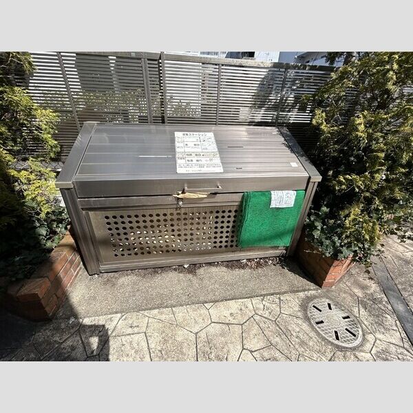 レグルスコート ゴミストッカー