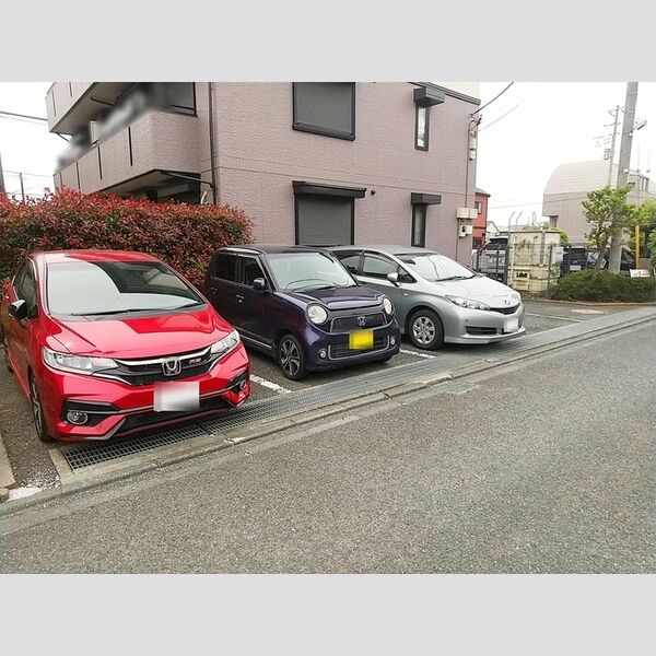 Amenity Court 駐車場2