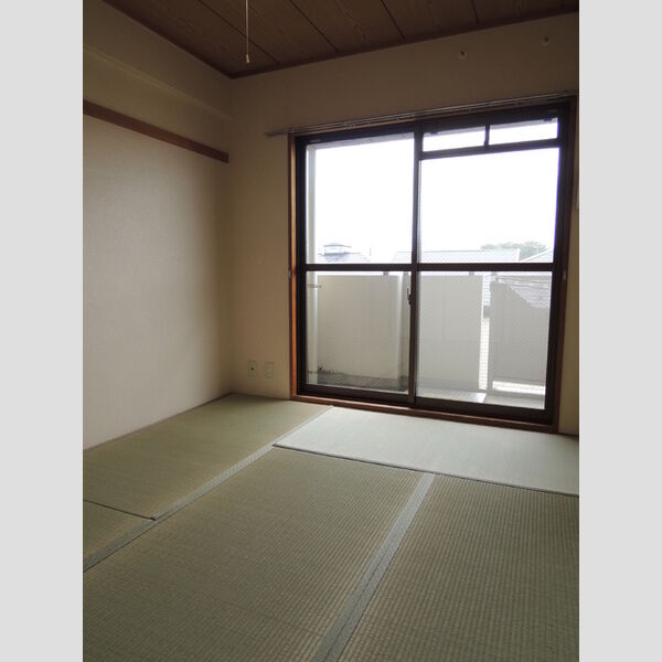 プルニエール大泉学園302号室 和室6帖