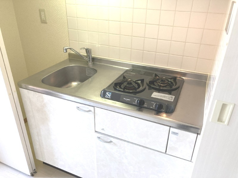 アレグリアス相模大野 システムキッチン　不使用時、引き戸で目隠し可♪来客時に便利