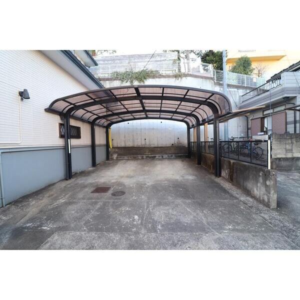 鴨居4丁目戸建 駐車場