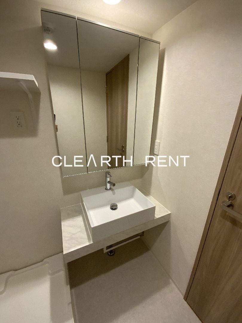 ＧＲＡＮ ＰＡＳＥＯ大井町1階 鏡裏収納もある独立洗面化粧台