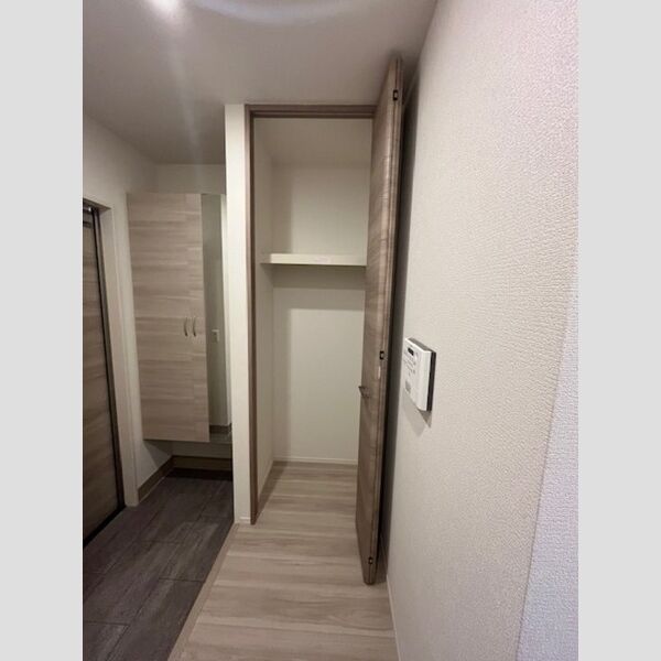 La　meilleure (ラ・メイユール)303号室 玄関