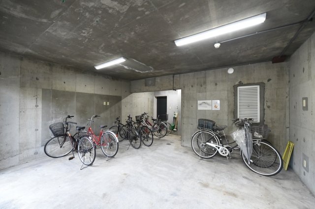 リバティーヒルズ中野1階 駐輪場