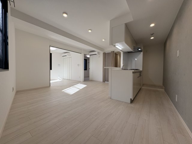 グランピア四谷0204号室 リビング