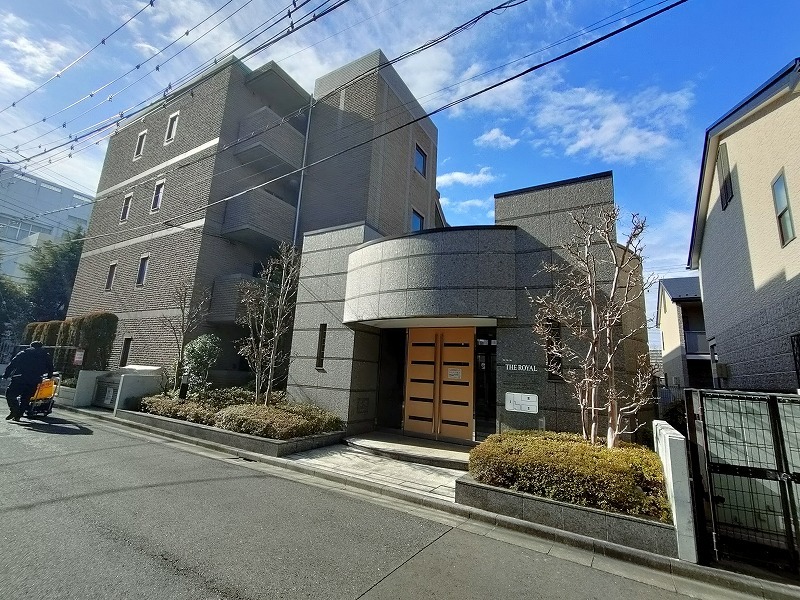 ザ・ロイヤルⅢ1階 外観