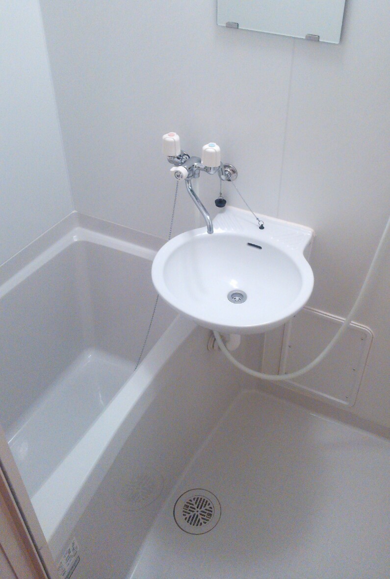 レオパレス中の島 雨の日にも便利な浴室乾燥機付き