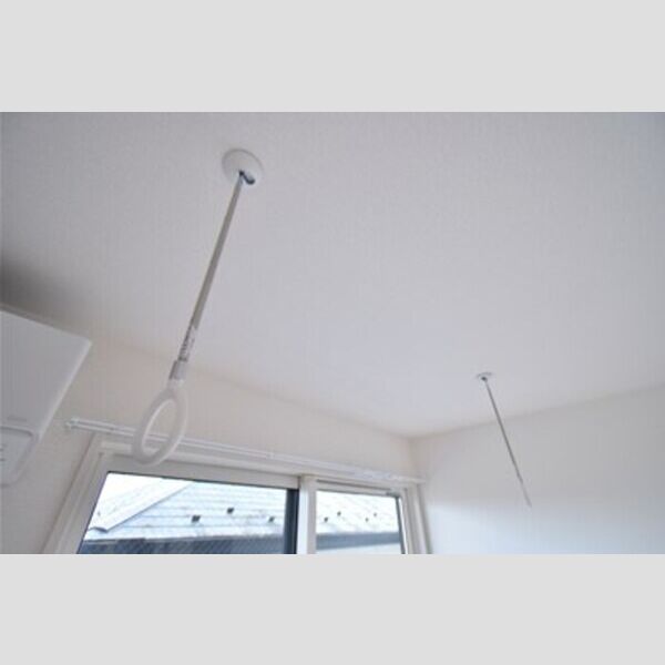 Same sky201号室 室内物干し