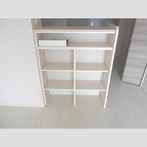 レセンテ西浦和 カウンター　収納棚