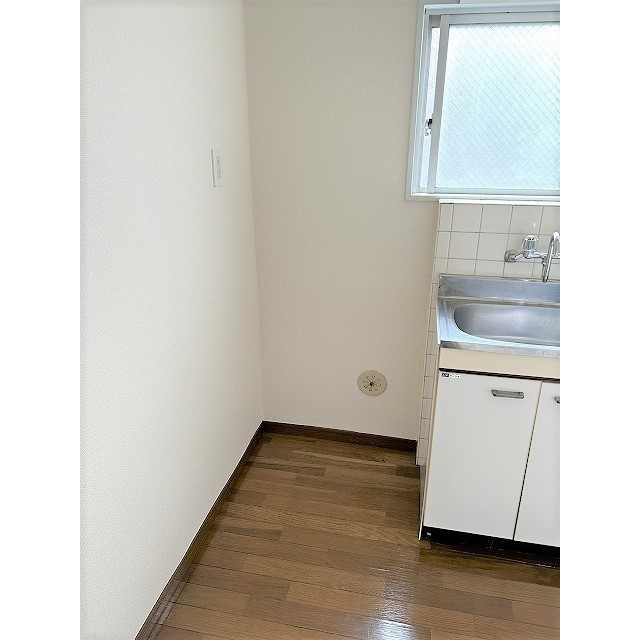 ウモーレ（UMOORE）0101号室 キッチン